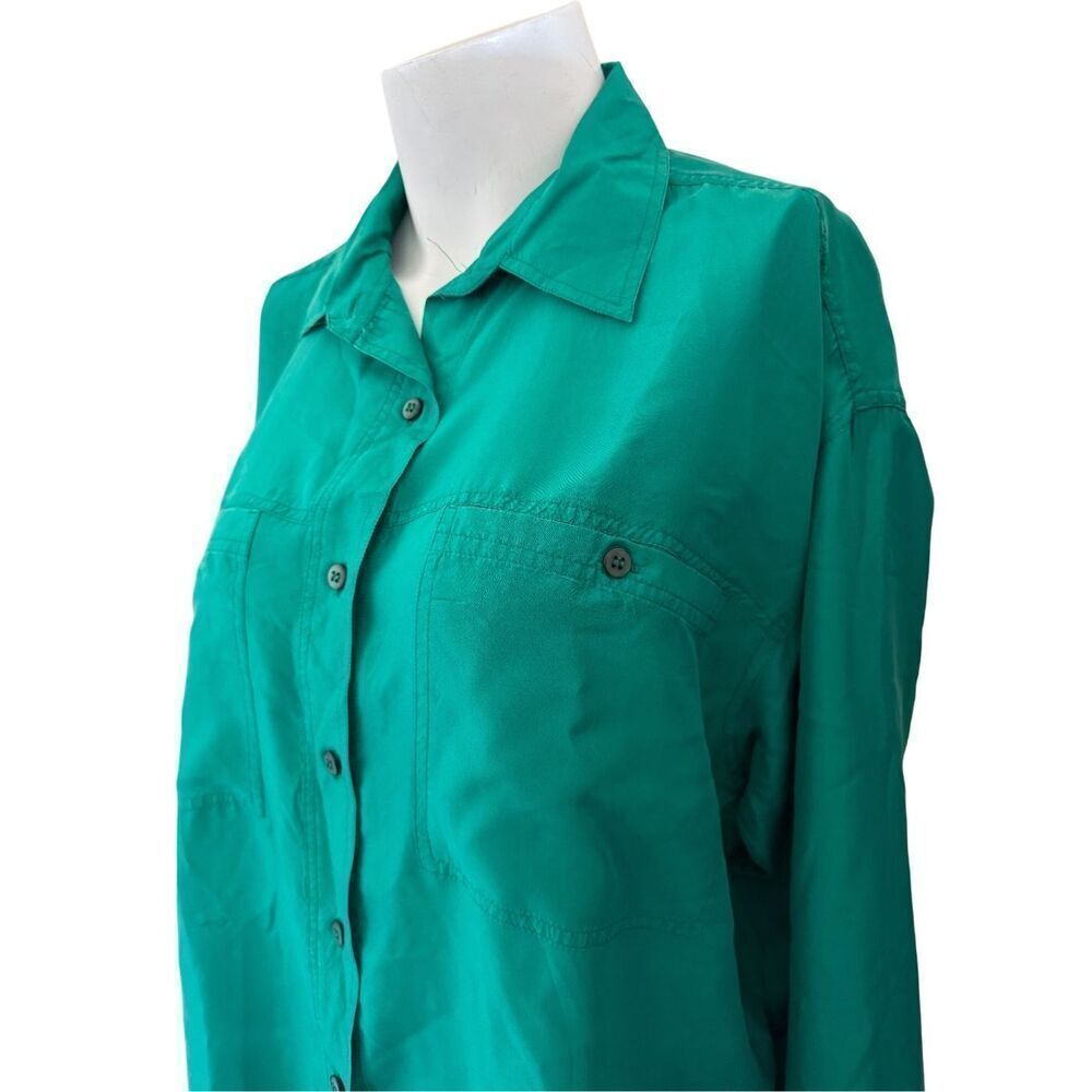 Erika women’s vintage 90s emerald green 100% silk button up blouse L long sleeve